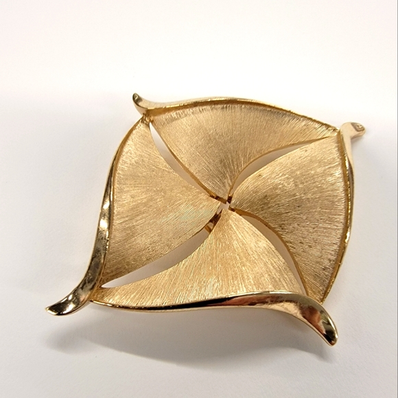 Vintage Trifari Waving Square Brooch 1960's Era - Picture 1 of 2